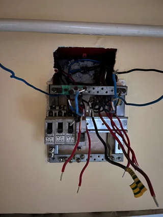 Lakáselosztó bekötése