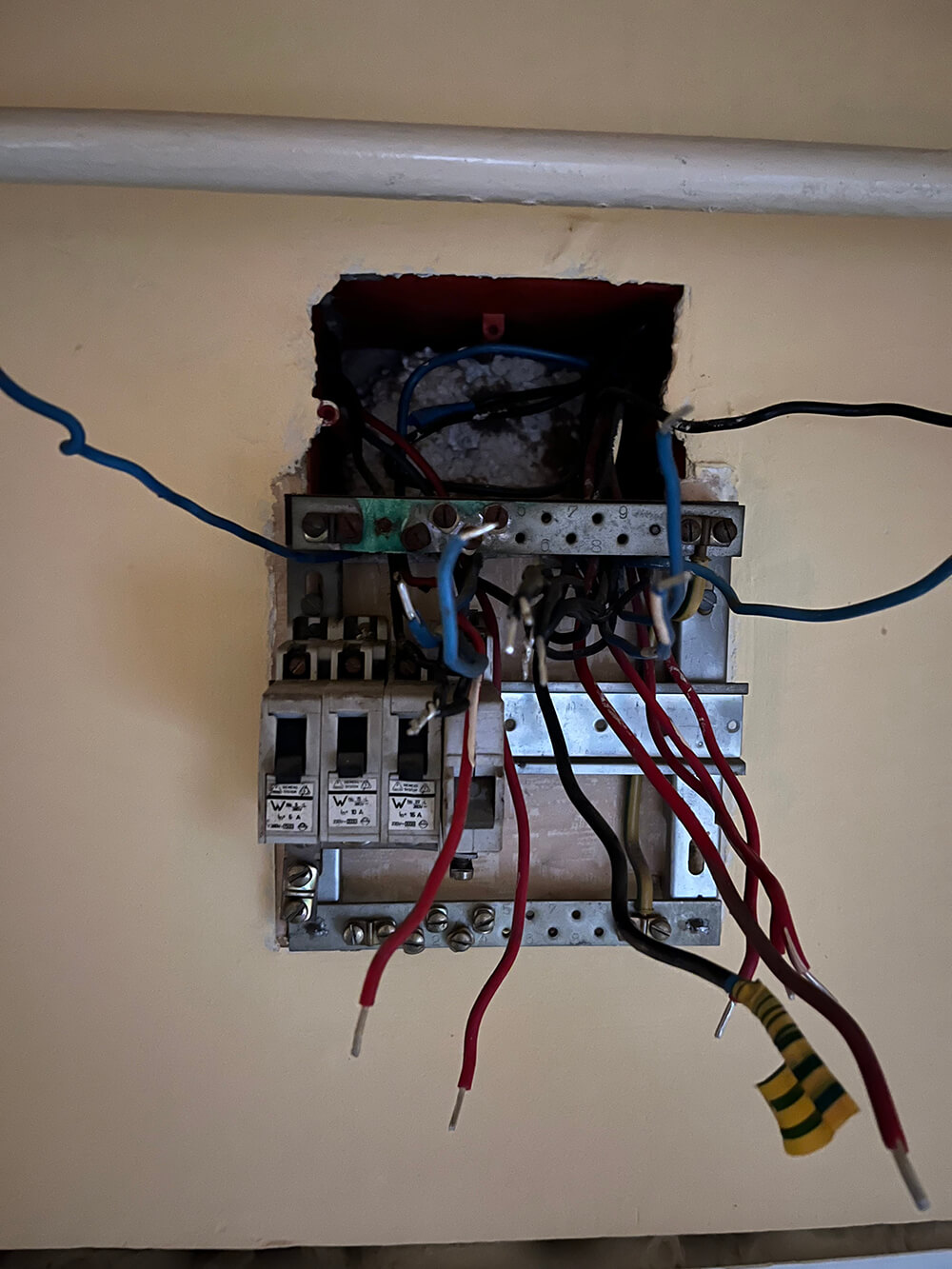 Lakáselosztó bekötése